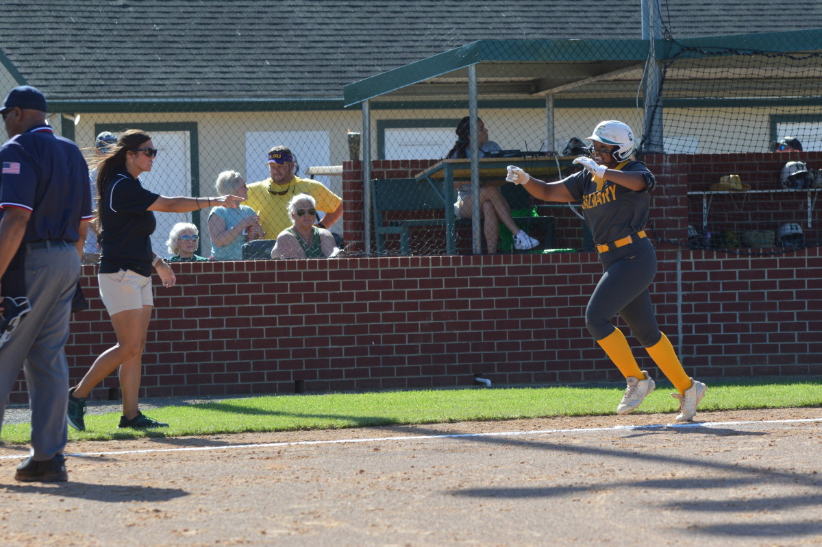 Tavia Leadon of Calvary Baptist (right) 